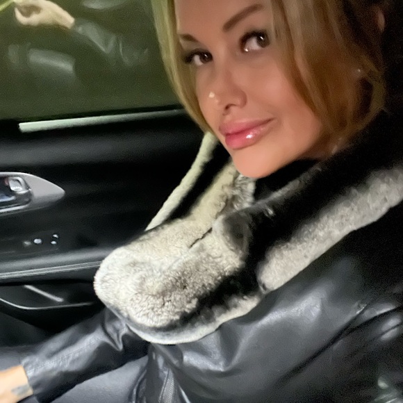 Meet your Posher, Sarah - Picture 2 of 2